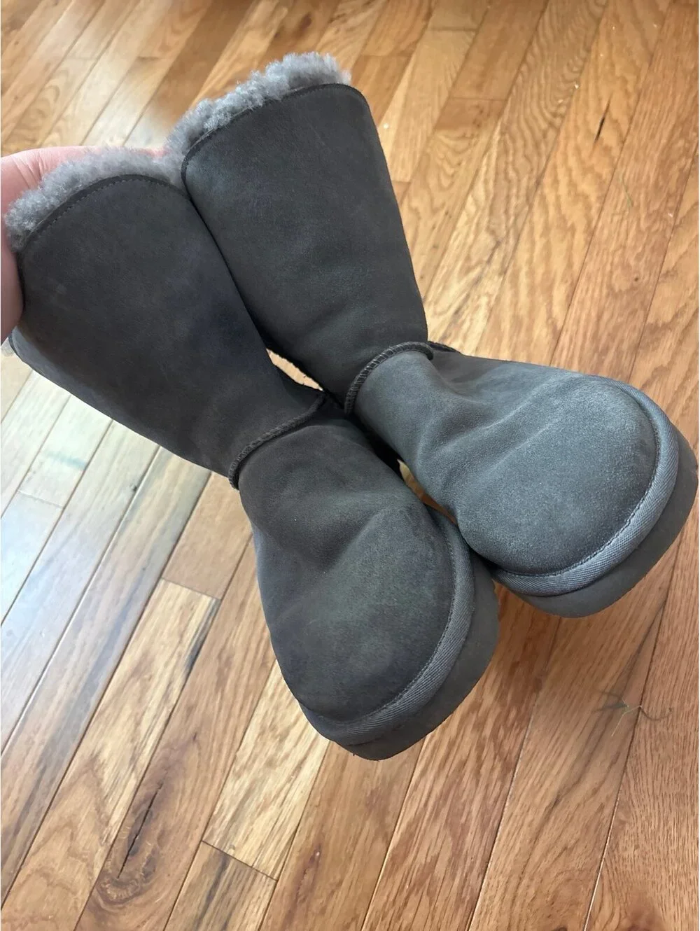 UGG Women’s Size 9 Turnlock Short Boot Charcoal Grey Suede Sheepskin Lining